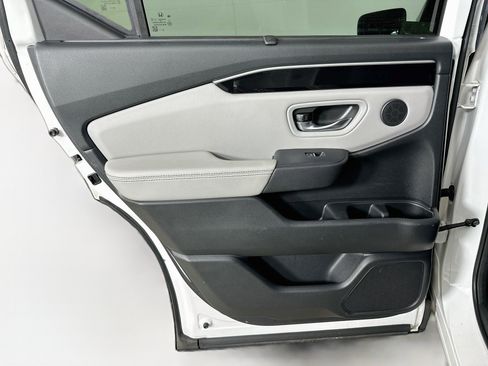 Used 2023 Honda Pilot EX-L image 25