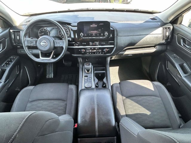 Used 2025 Nissan Pathfinder SV AWD/4WD image 16