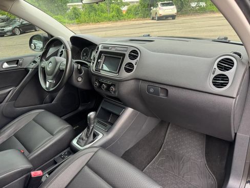 Used 2012 Volkswagen Tiguan S FWD image 25