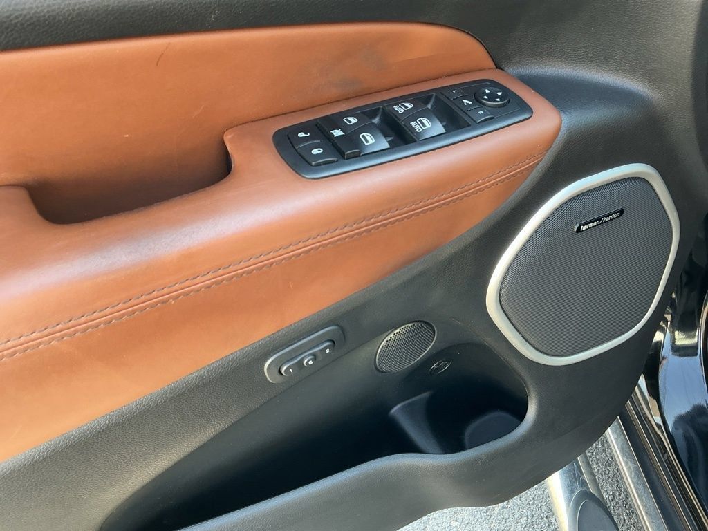 Used 2020 Jeep Grand Cherokee Summit AWD/4WD image 19