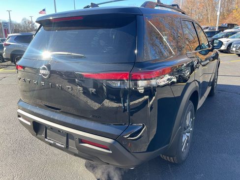 New 2025 Nissan Pathfinder SV image 5