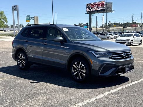 Used 2022 Volkswagen Tiguan S image 3