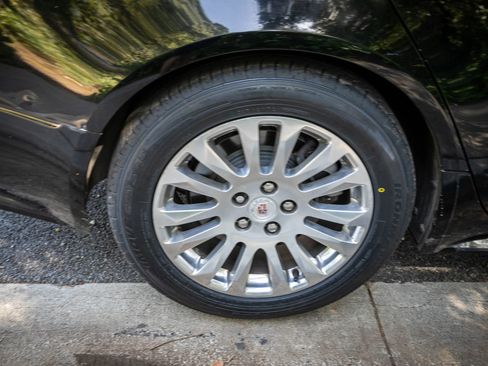 Used 2010 Cadillac CTS Premium image 12