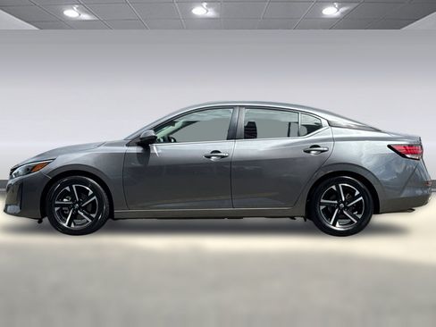 Used 2025 Nissan Sentra SV FWD image 2