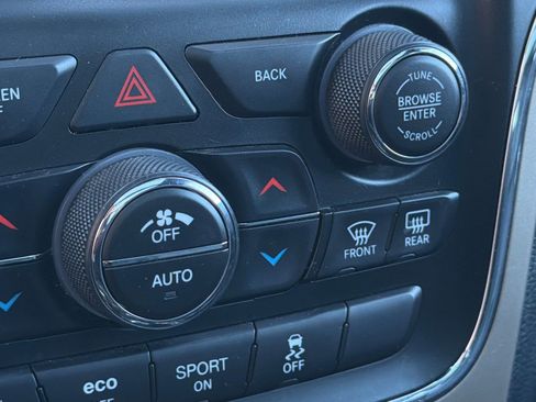 Used 2016 Jeep Grand Cherokee Overland w/ Advanced Technology Group AWD/4WD image 29