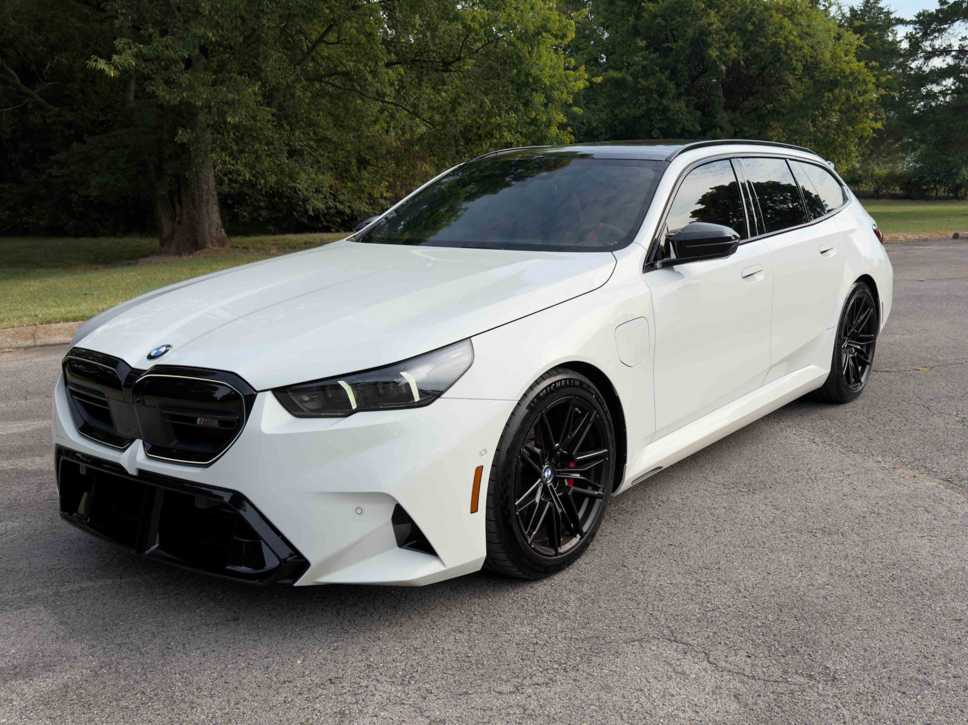 Used 2025 BMW M5 Touring w/ M Driver's Package AWD/4WD image 2
