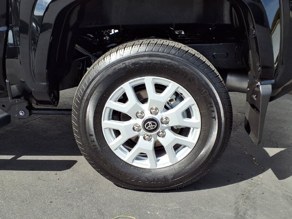 Certified 2025 Toyota Tacoma SR5 AWD/4WD image 4