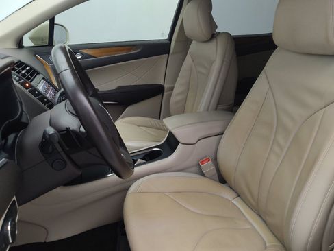 Used 2018 Lincoln MKC Select w/ Select Plus Package FWD image 17