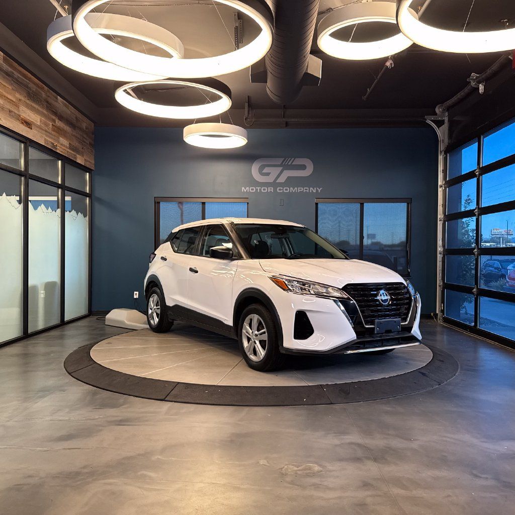 Used 2022 Nissan Kicks S FWD image 1