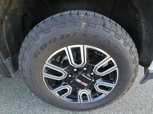 Used 2023 GMC Sierra 2500 AT4 w/ AT4 Premium Plus Package AWD/4WD image 3