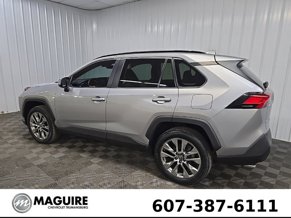 Used 2021 Toyota RAV4 XLE Premium FWD image 4
