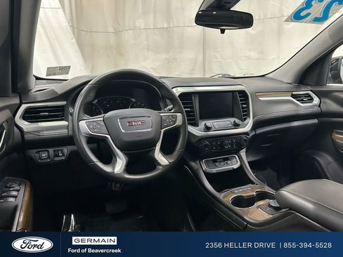 Used 2023 GMC Acadia SLE image 14