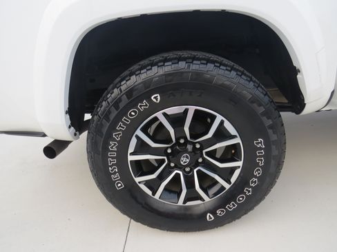 Used 2023 Toyota Tacoma TRD Sport AWD/4WD image 11
