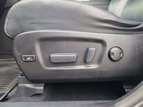 Used 2017 Toyota Highlander SE image 12