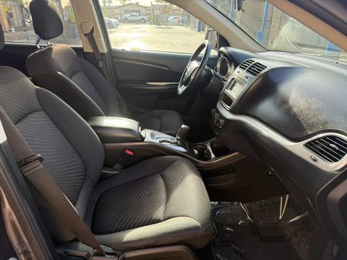 Used 2018 Dodge Journey SXT w/ Connectivity Group FWD image 18