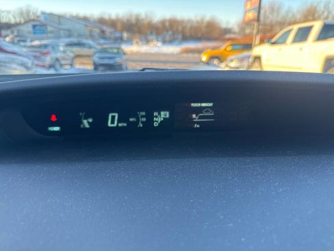 Used 2015 Toyota Prius Three image 31