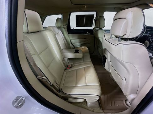 Used 2019 Jeep Grand Cherokee Overland image 11