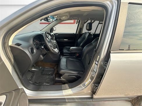 Used 2016 Jeep Compass Latitude image 18