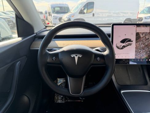 Used 2021 Tesla Model Y Long Range AWD/4WD image 21