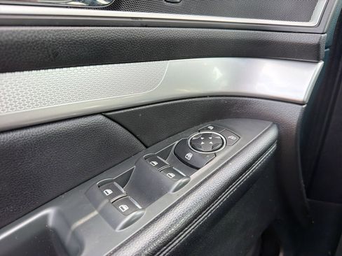 Used 2017 Ford Explorer XLT w/ Equipment Group 202A FWD image 23