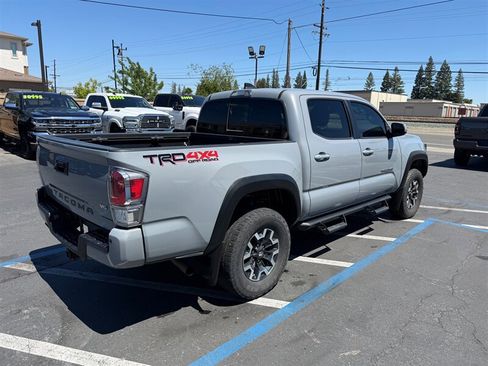 Used 2021 Toyota Tacoma TRD Off-Road w/ Technology Package AWD/4WD image 5