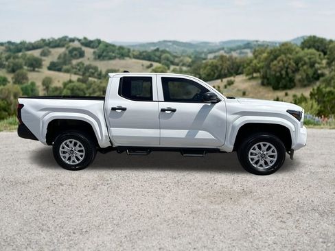 Used 2025 Toyota Tacoma SR AWD/4WD image 12