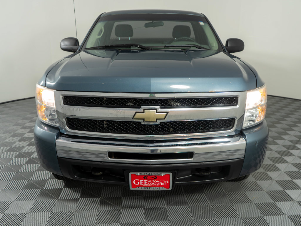 Used 2011 Chevrolet Silverado 1500 W/T w/ LS Package AWD/4WD image 2