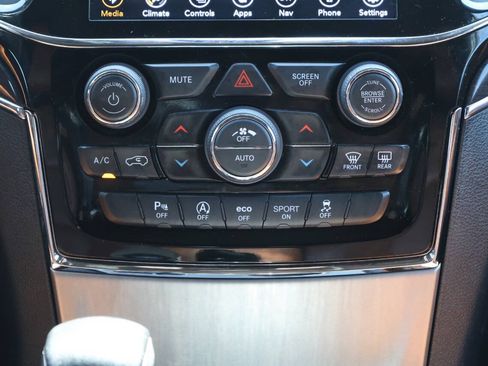 Used 2020 Jeep Grand Cherokee Overland AWD/4WD image 21