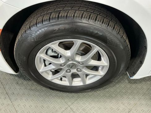 Used 2024 Chrysler Pacifica Touring-L image 56