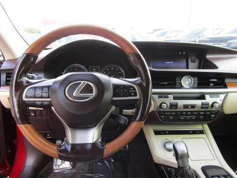 Used 2016 Lexus ES 350 w/ Premium Package w/Wood Trim FWD image 16