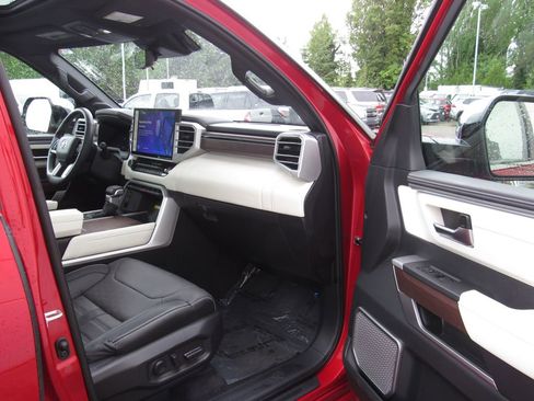 Used 2024 Toyota Sequoia Platinum AWD/4WD image 20