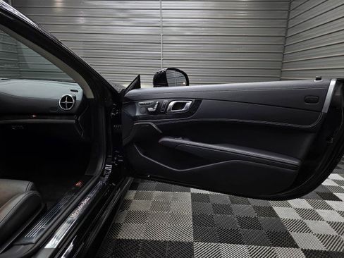 Used 2018 Mercedes-Benz SL 550 image 32