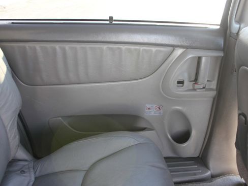 Used 2006 Toyota Sienna XLE image 38