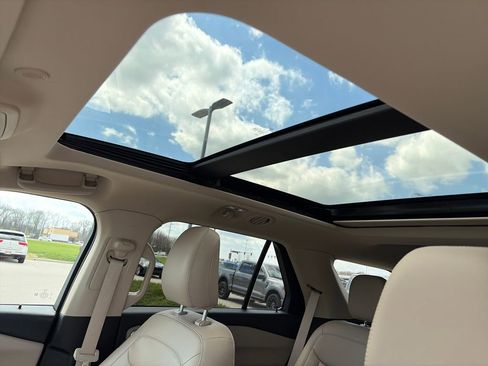 Used 2024 Ford Explorer XLT w/ Equipment Group 202A image 17