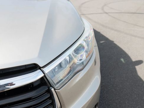Used 2014 Toyota Highlander Limited Platinum AWD/4WD image 8