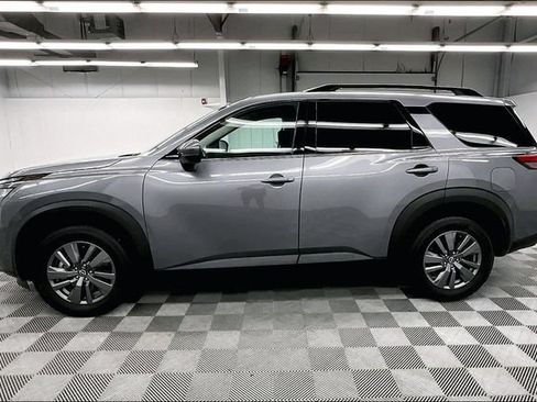 Used 2025 Nissan Pathfinder SV FWD image 13