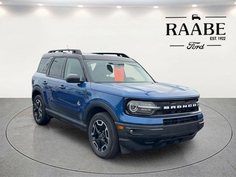 Used 2023 Ford Bronco Sport Outer Banks w/ Tech Package AWD/4WD image 2