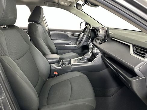 Used 2021 Toyota RAV4 LE image 29