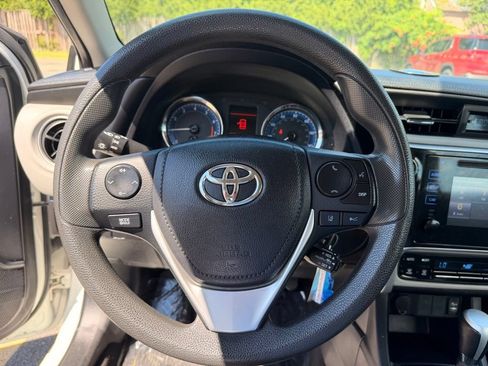 Used 2019 Toyota Corolla LE FWD image 16