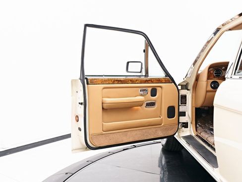 Used 1990 Rolls-Royce Silver Spur image 45