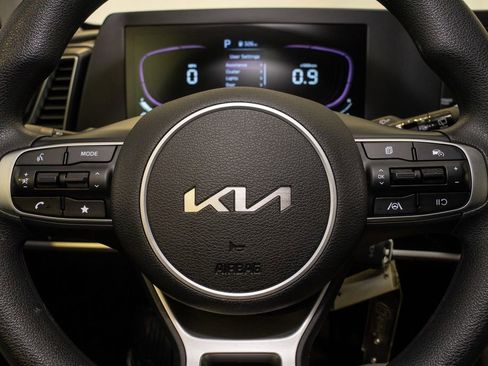 Used 2023 Kia Sportage LX image 17