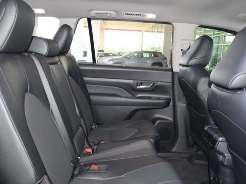Used 2025 Toyota Grand Highlander AWD Hybrid image 39