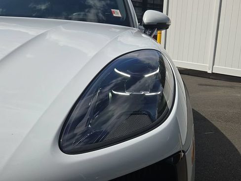 Used 2021 Porsche Macan S AWD/4WD image 9
