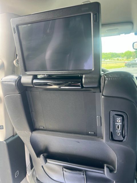 Used 2022 Chrysler Pacifica Touring-L w/ Uconnect Theater Family Group FWD image 17
