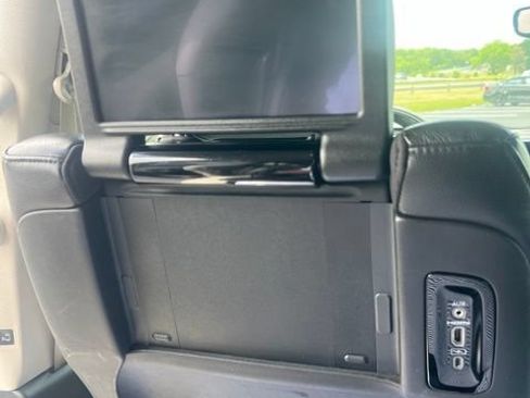 Used 2022 Chrysler Pacifica Touring-L w/ Uconnect Theater Family Group FWD image 17