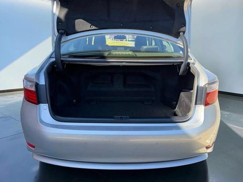 Used 2014 Lexus ES 300h w/ Premium Package w/Bamboo Trim FWD image 26