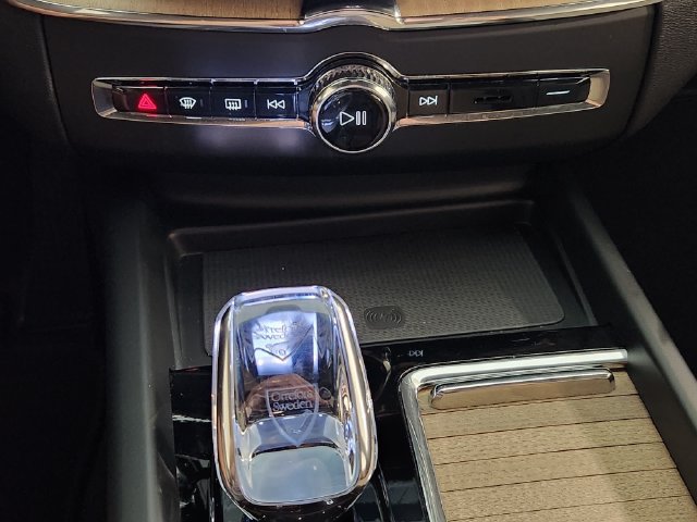 Certified 2026 Volvo XC60 B5 Plus AWD/4WD image 19