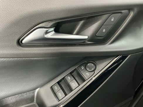 Used 2025 Chevrolet Equinox LT image 23