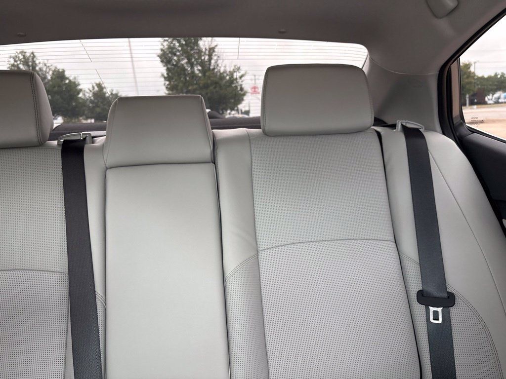Used 2026 Toyota Camry XLE AWD/4WD image 19
