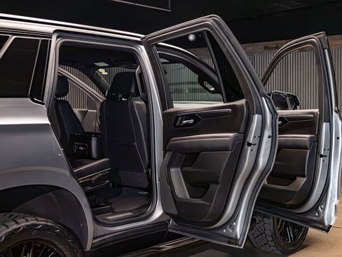 Used 2025 Chevrolet Tahoe RST AWD/4WD image 31